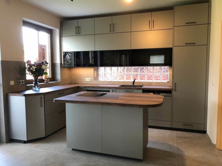 Schüller moderne Inselküche Taupe