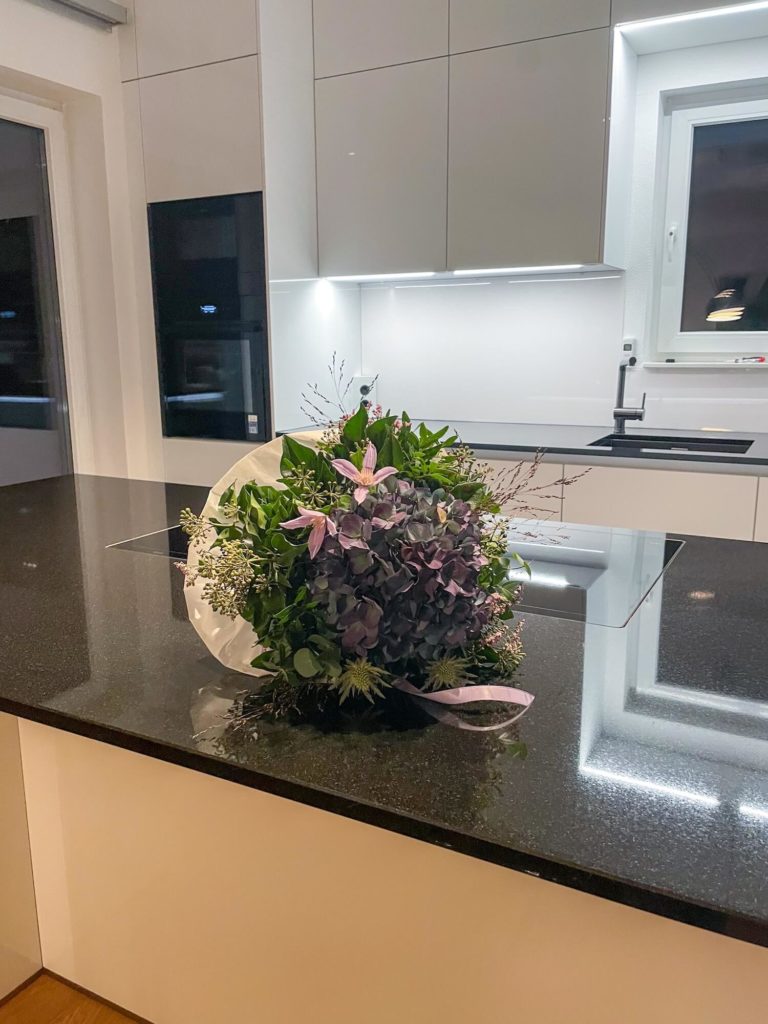 Schüller Gala moderne Inselküche Weiss