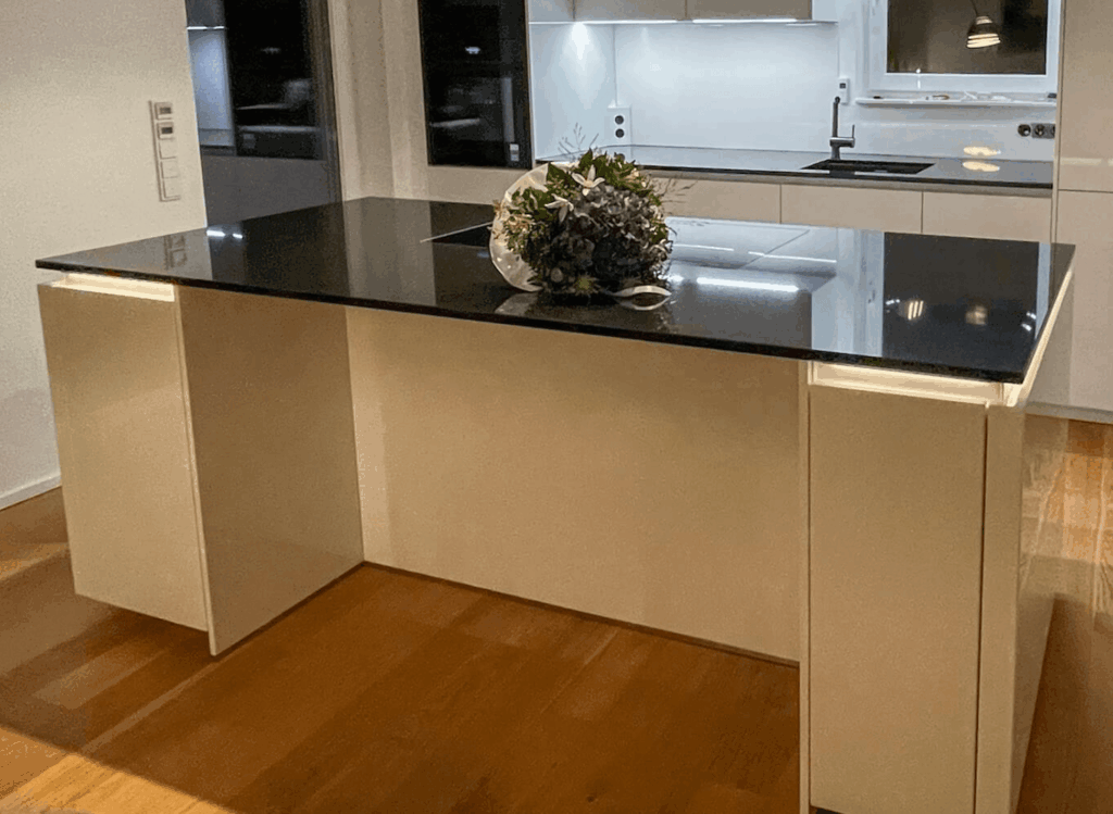 Schüller Gala moderne Küche mit Kochinsel