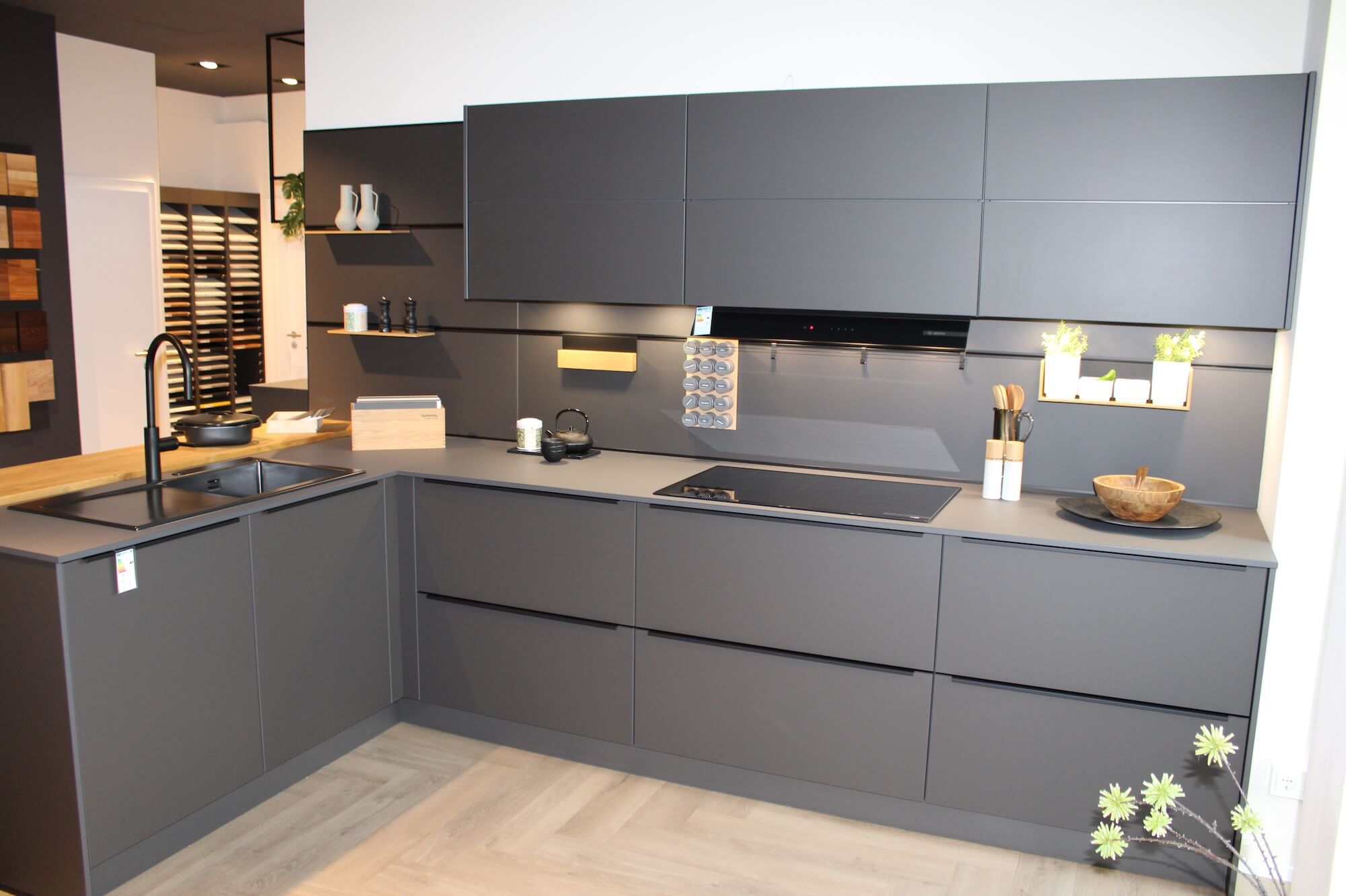 Schueller Designkueche Smartglas Schwarz matt