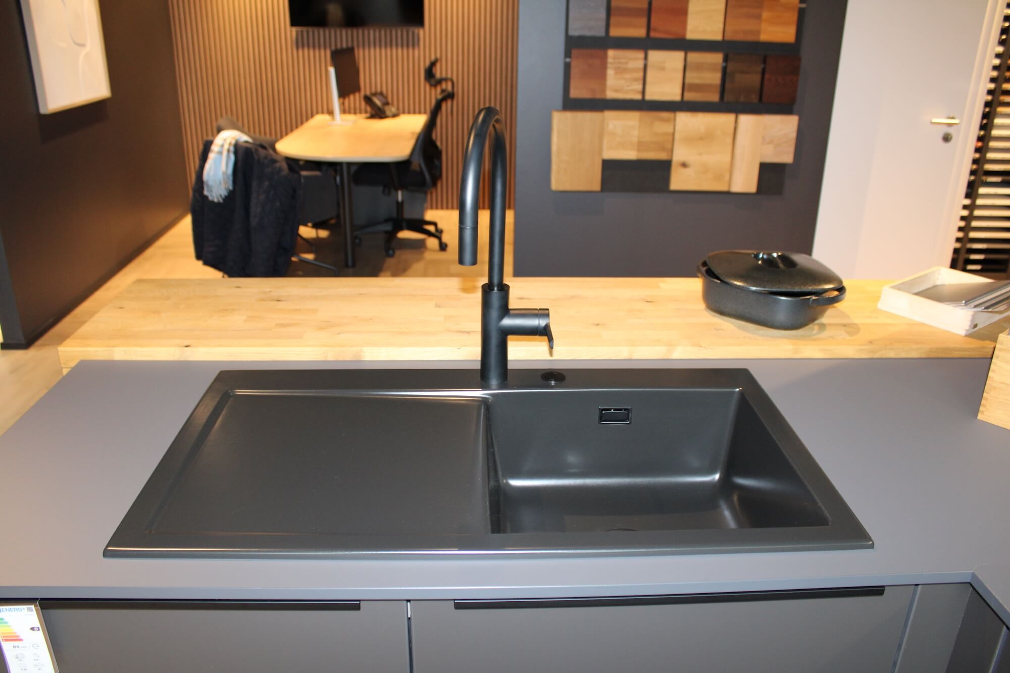 Schueller Designkueche Smartglas Schwarz mit Spuele