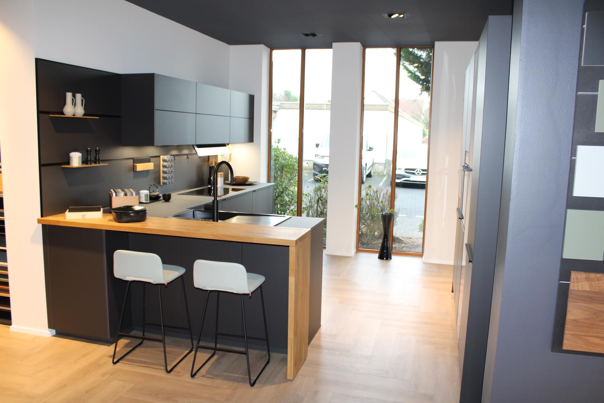 Schueller Designkueche Smartglas Schwarz