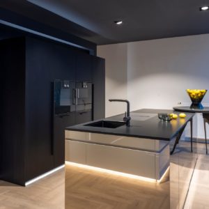 next125 Designkueche mit Insel Spiegelglas