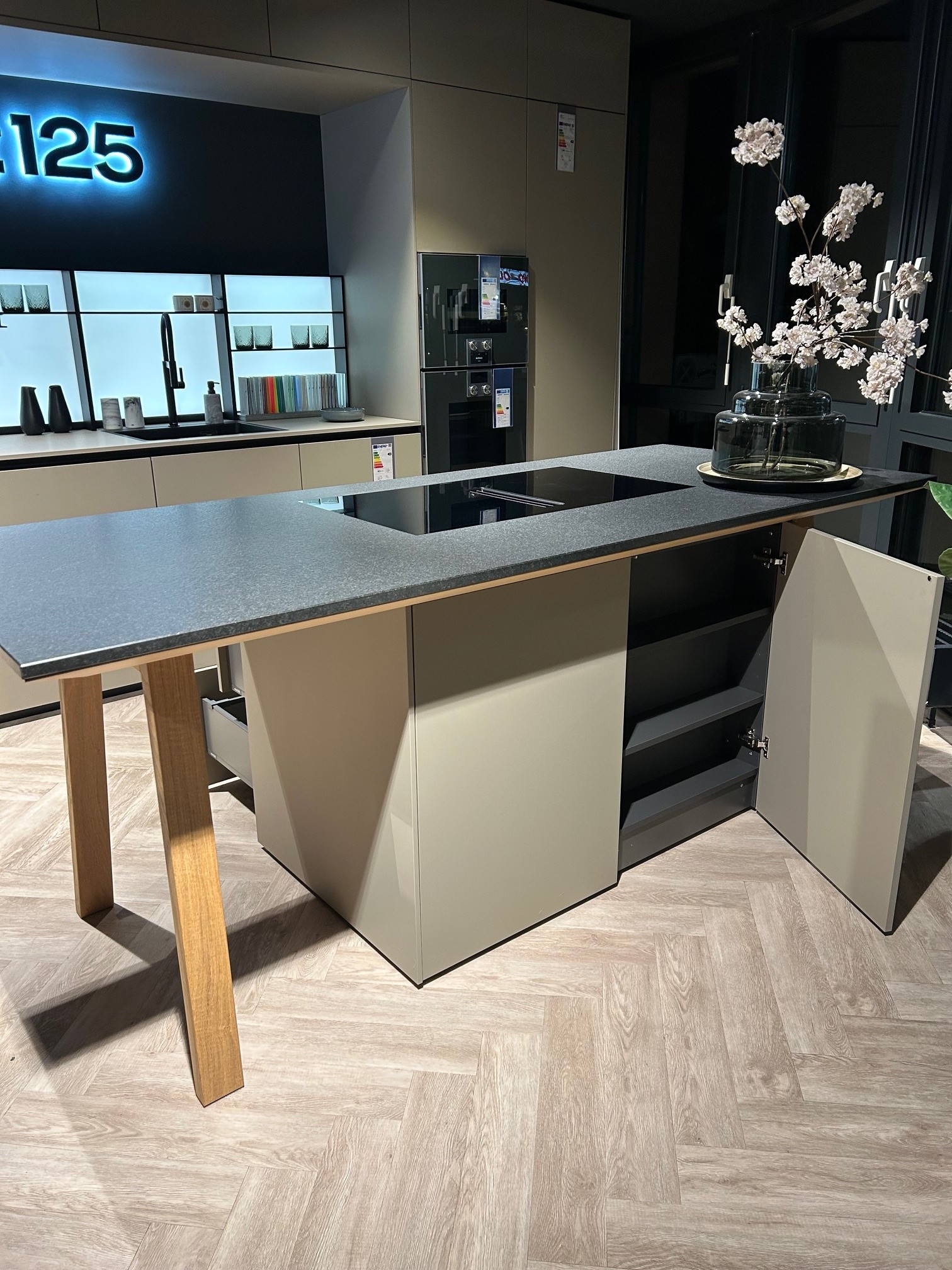 next125 Kochtisch in Eiche